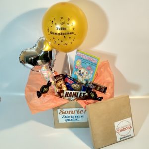 Caja sorpresa de madera con chocolates, globos y peluches para regalar en Córdoba Capital